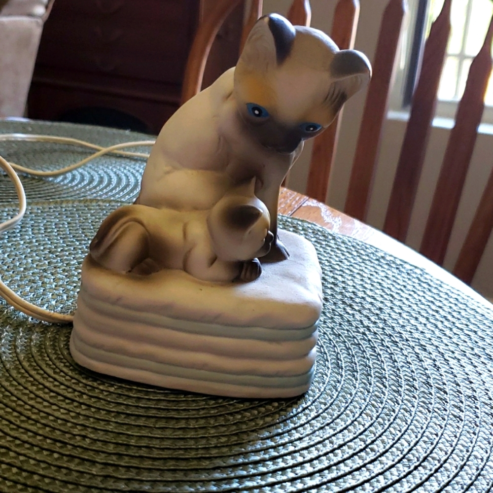 Super cute ceramic Siamese cat night light